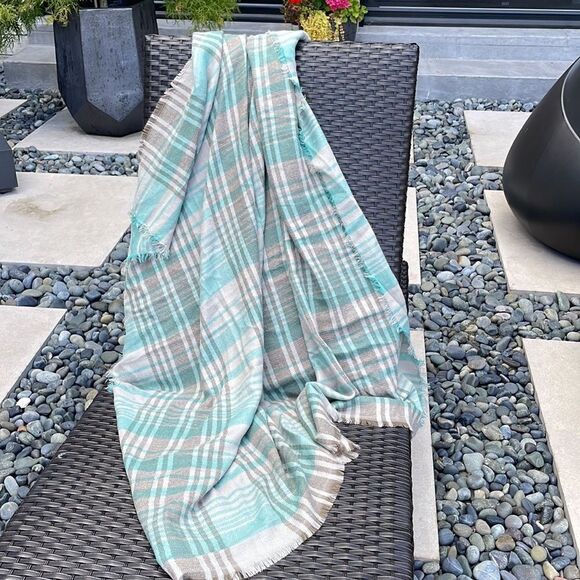 Scarf, wrap, blanket plaid soft luxurious , like new over sized - Picture 2 of 7